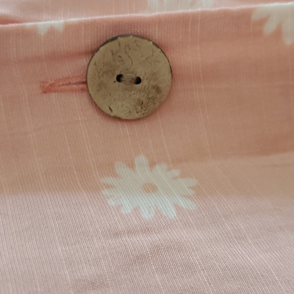 Pink dasiy Lauren Conrad top - Picture 2 of 8